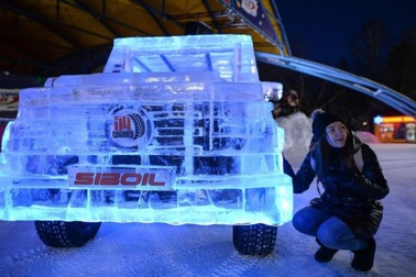 Độc đáo ô tô làm bằng băng vẫn chạy ngon lành