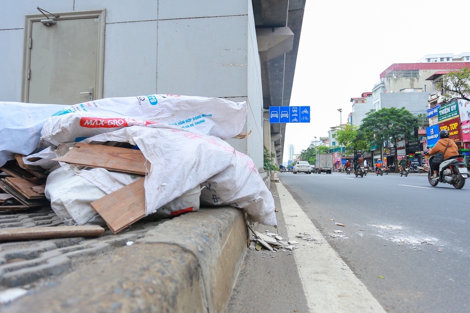 Hành lang đường sắt Cát Linh - Hà Đông thành nơi đổ rác - 5 Hành lang đường sắt Cát Linh - Hà Đông thành nơi đổ rác - 5