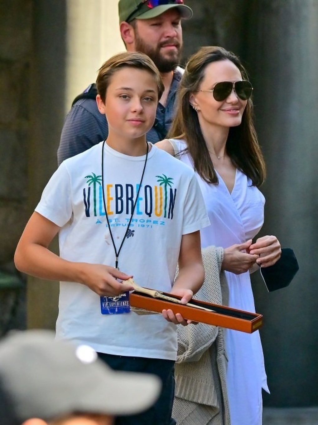 Cậu con trai út hiếm hoi lộ diện và bí ẩn của Angelina Jolie và Brad Pitt - 6 Cậu con trai út hiếm hoi lộ diện và bí ẩn của Angelina Jolie và Brad Pitt - 6