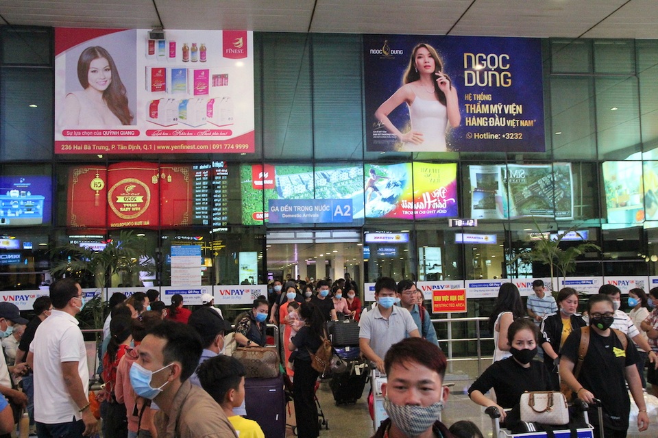 Chốt kiểm soát phát hiện, cách ly khách nghi nhiễm corona tại Tân Sơn Nhất - 9 Chốt kiểm soát phát hiện, cách ly khách nghi nhiễm corona tại Tân Sơn Nhất - 9