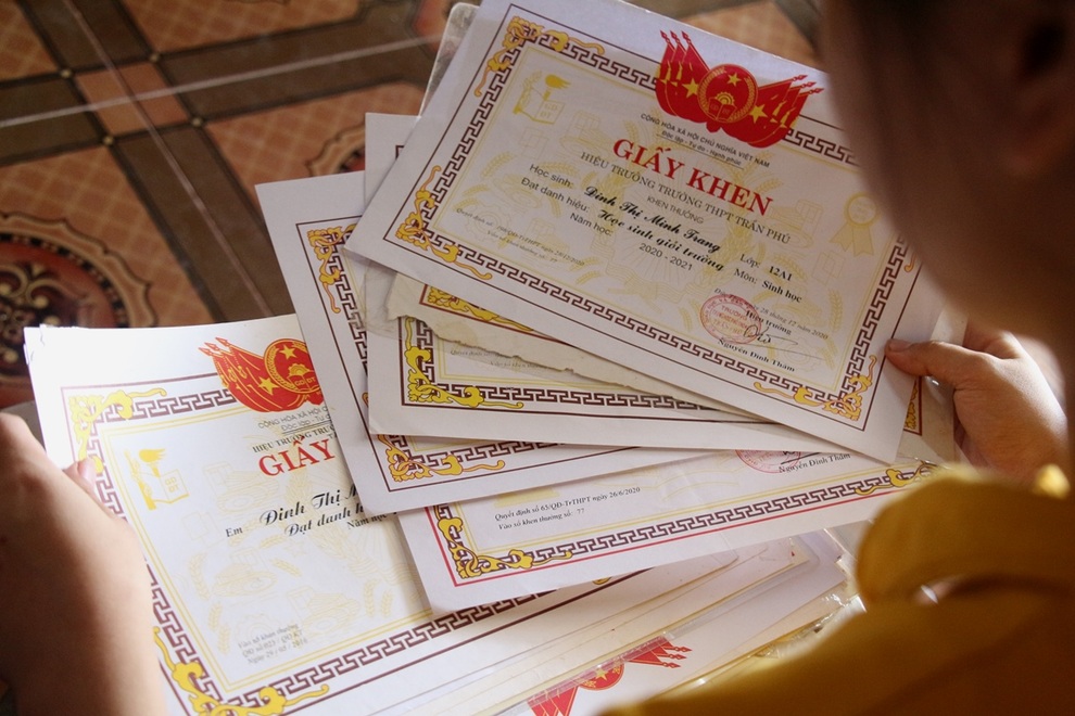 Nữ sinh mồ côi vượt nghịch cảnh đến trường khát khao trở thành bác sĩ - 3 Nữ sinh mồ côi vượt nghịch cảnh đến trường khát khao trở thành bác sĩ - 3