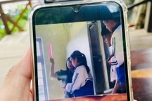 Cho thôi việc nữ giáo viên dùng thước đánh liên tục vào tay học sinh