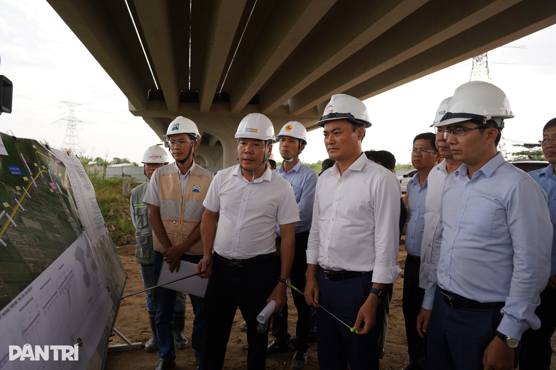 Phó Chủ tịch TPHCM kiểm tra đoạn ì ạch nhất của Vành đai 3 - 11