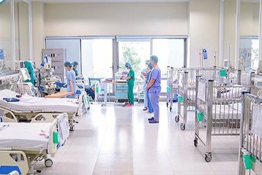 Chữa bệnh bằng cách rạch dao lam đào thải máu độc, bé trai 10 tuổi tử vong