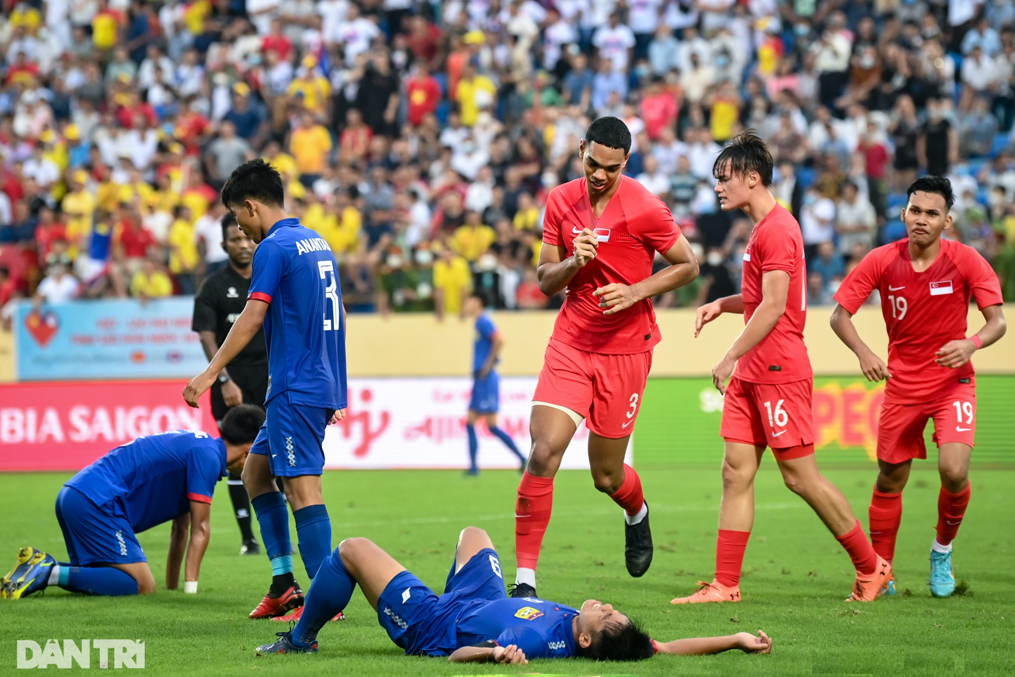 Được CĐV Việt Nam tiếp sức, U23 Lào biến Thiên Trường trở thành sân nhà - 10 Được CĐV Việt Nam tiếp sức, U23 Lào biến Thiên Trường trở thành sân nhà - 10