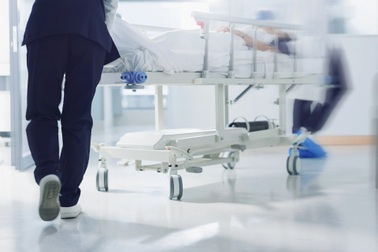 Nam sinh 16 tuổi suýt mất của quý sau cơn đau vùng kín đột ngột