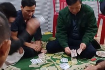 Chủ tịch xã đánh bạc giữa đại dịch: Triệu tập 7 con bạc