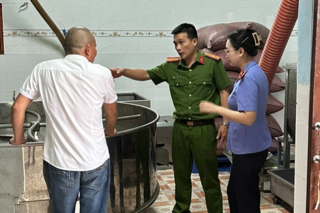 Phát hiện 2 cơ sở ở TPHCM, Đồng Nai sản xuất hàng tấn cà phê giả - 1 Phát hiện 2 cơ sở ở TPHCM, Đồng Nai sản xuất hàng tấn cà phê giả - 1