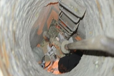 Sống dưới giếng 20 năm dành tiền nuôi con ăn học