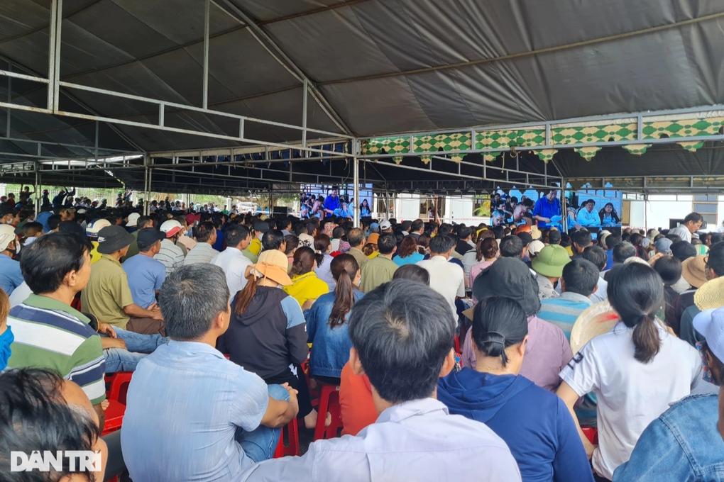 Hơn 1.000 người dân đối thoại với Chủ tịch Đắk Lắk về vướng mắc đất đai - 3 Hơn 1.000 người dân đối thoại với Chủ tịch Đắk Lắk về vướng mắc đất đai - 3