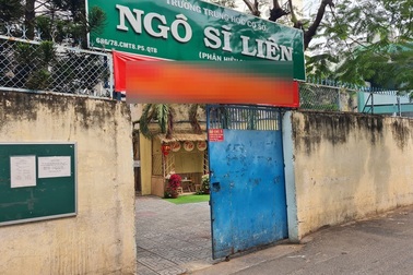 Nữ sinh lớp 9 bất ngờ ngã từ lầu 3 xuống sân trường