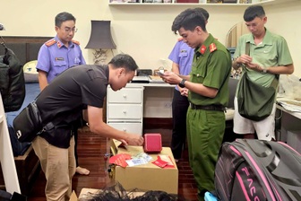 Cảnh sát khám xét biệt thự của diễn viên Trương Ngọc Ánh