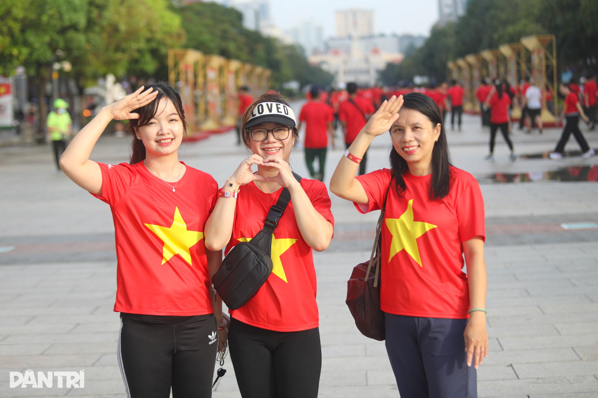 6.000 người đi bộ hưởng ứng chương trình Cùng Việt Nam tiến bước - 11 6.000 người đi bộ hưởng ứng chương trình Cùng Việt Nam tiến bước - 11