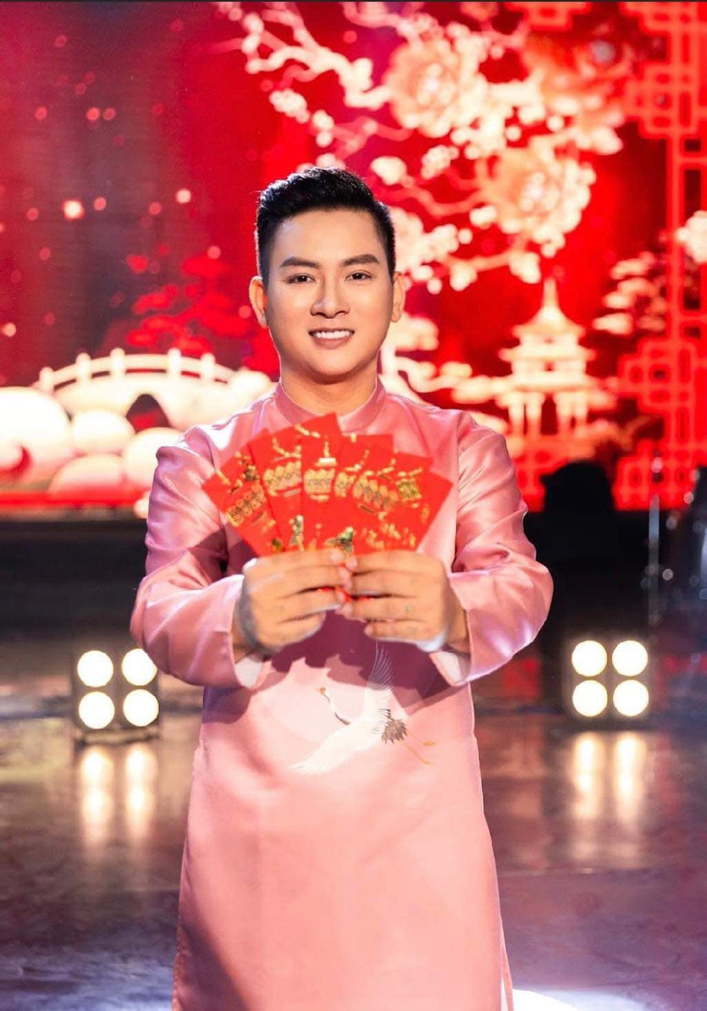Hoài Lâm công khai bạn gái sinh năm 2003, tích cực trở lại ca hát - 13 Hoài Lâm công khai bạn gái sinh năm 2003, tích cực trở lại ca hát - 13