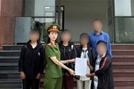 Công an Hà Nội giải cứu 3 thiếu nữ khỏi bẫy “việc nhẹ, lương cao”