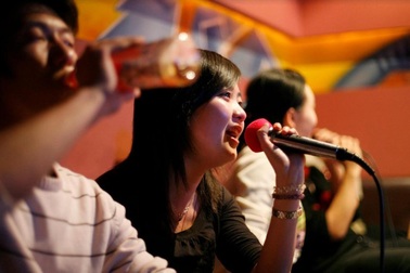 Hát karaoke phong cách Việt theo chuẩn loa Ý