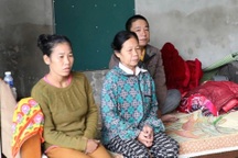 Góa phụ nghèo khốn cùng nuôi 3 con tâm thần, mẹ già ốm yếu