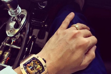 Đại gia Minh Nhựa khoe đồng hồ "Ngọa hổ tàng long" 18 tỷ đồng