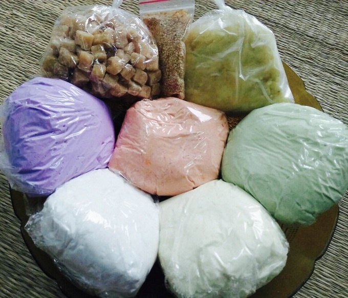 Set bột làm bánh trôi ngũ sắc.