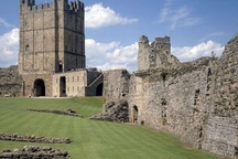 Du khách bị nhốt trong lâu đài vì mải mê "yêu đương"