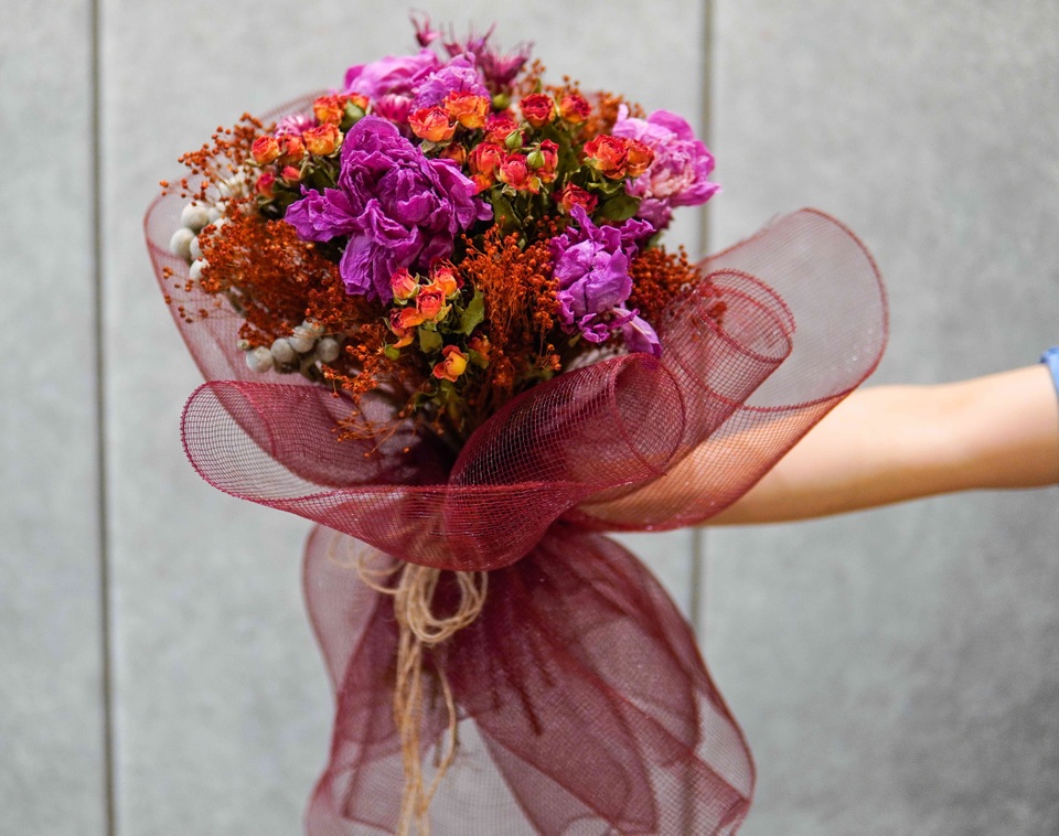 Kỳ lạ: Hoa thật như giả, 9 tháng không héo, tưởng hàng Trung Quốc ướp thuốc - 1 Kỳ lạ: Hoa thật như giả, 9 tháng không héo, tưởng hàng Trung Quốc ướp thuốc - 1