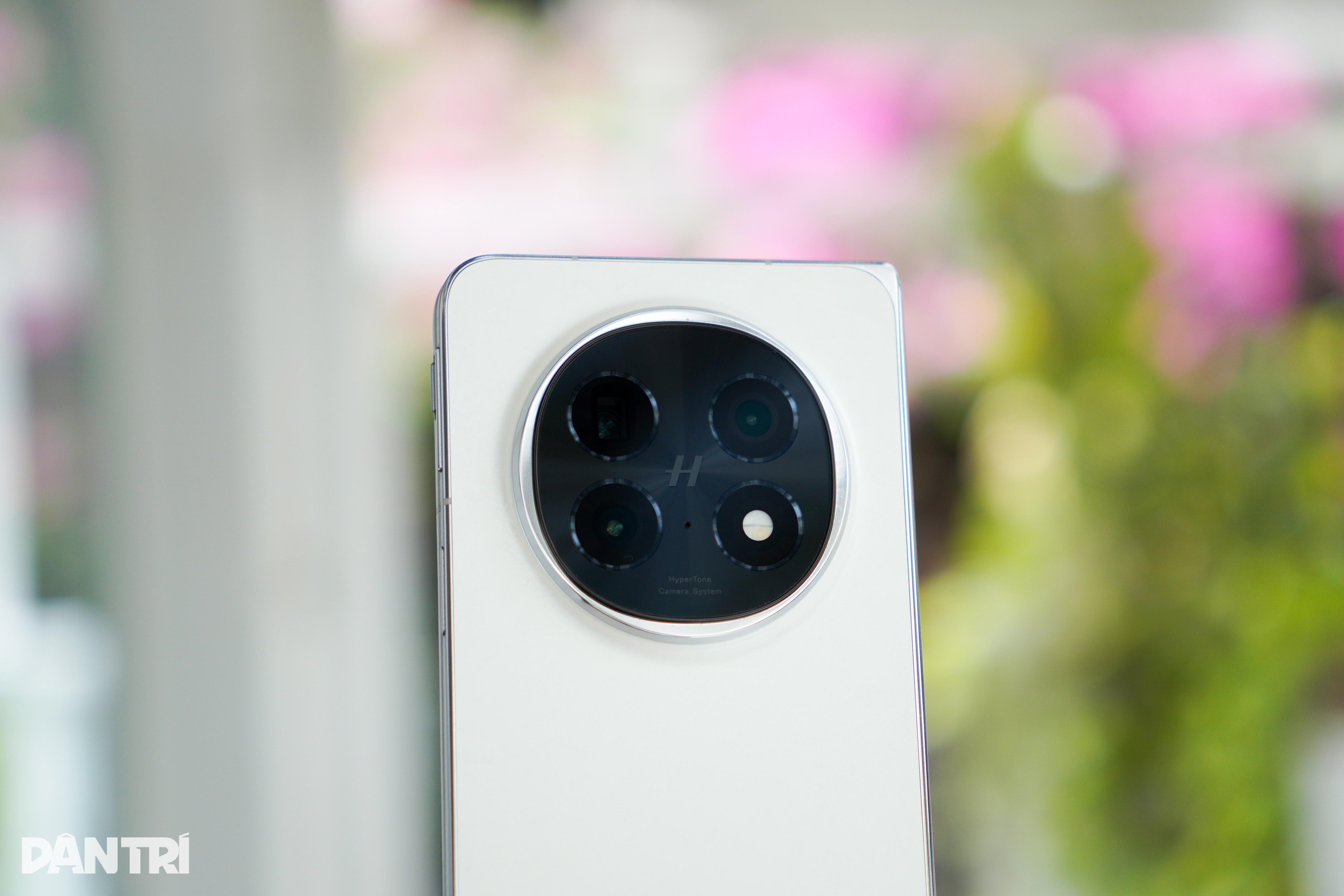 View - OPPO Find N5: Thiết bị tái định nghĩa điện thoại màn hình gập | Báo Dân trí