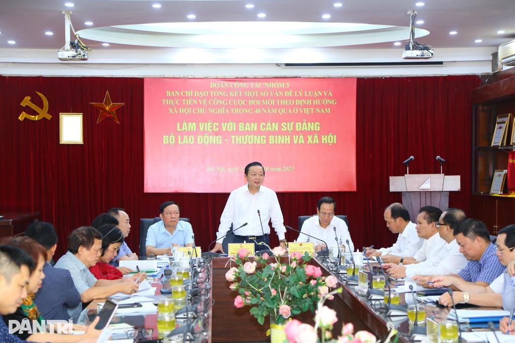 Hoàn thiện chính sách để mỗi người dân được thụ hưởng thành quả phát triển - 1 Hoàn thiện chính sách để mỗi người dân được thụ hưởng thành quả phát triển - 1