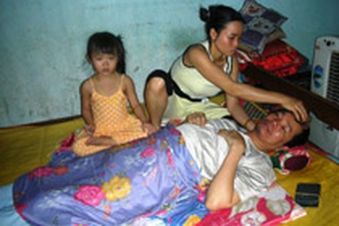 Xin hãy chia sẻ với gia đình người công nhân bị nạn 