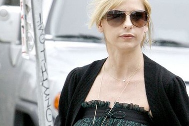 Sarah Michelle Gellar sinh con gái