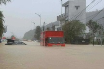 Nước ngập gần tới nóc nhà, người dân Gia Lai kêu cứu