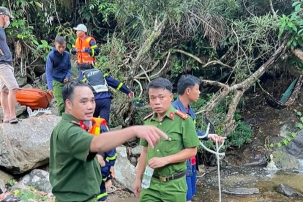 Du khách Canada tử vong khi chụp ảnh ở thác nước Đà Nẵng - 1 Du khách Canada tử vong khi chụp ảnh ở thác nước Đà Nẵng - 1
