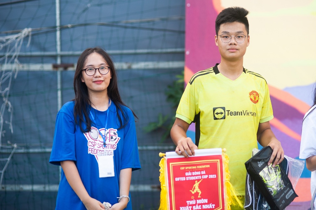 Trường chuyên Nguyễn Huệ vô địch giải bóng đá 8 trường chuyên ở Hà Nội - 6 Trường chuyên Nguyễn Huệ vô địch giải bóng đá 8 trường chuyên ở Hà Nội - 6