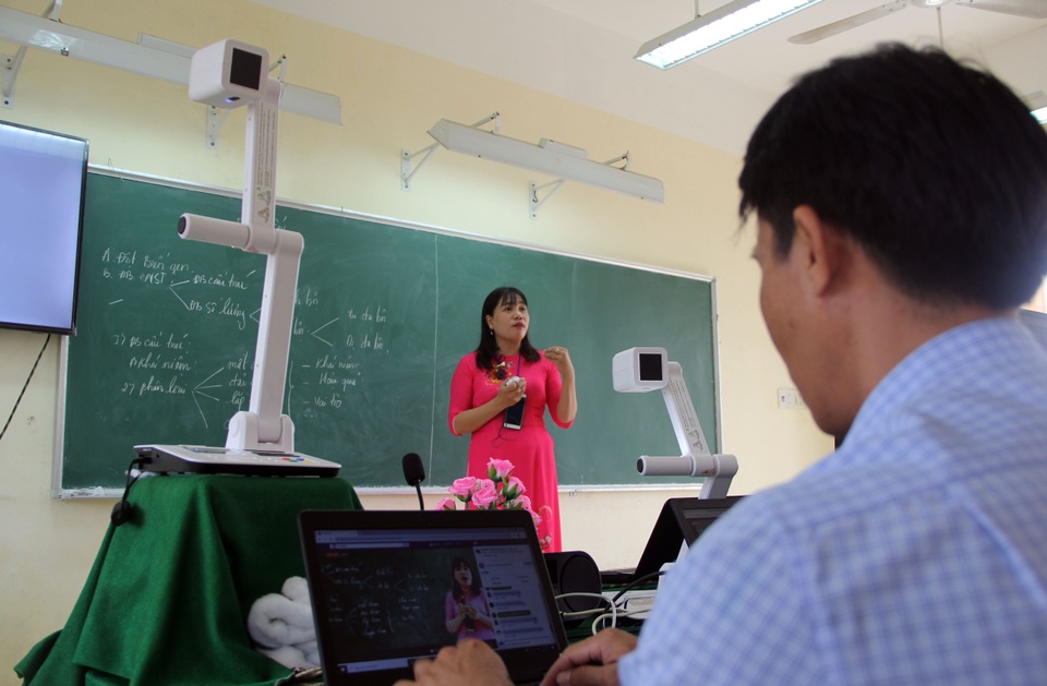 Học sinh vùng quê thích thú với lớp học trực tuyến giữa mùa dịch - 3 Học sinh vùng quê thích thú với lớp học trực tuyến giữa mùa dịch - 3