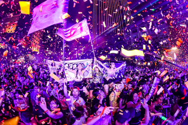 Phố đi bộ “thất thủ” với bữa đại tiệc âm nhạc RMF by Jetstar