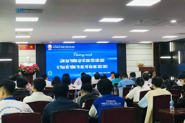 Học phí tăng đến 66%, trường đại học nhận lỗi "livestream chưa rõ ràng"