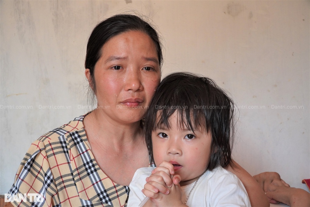 Mẹ và chồng đều nằm liệt giường, một mình chị Mai chăm sóc, khổ lắm - 4 Mẹ và chồng đều nằm liệt giường, một mình chị Mai chăm sóc, khổ lắm - 4