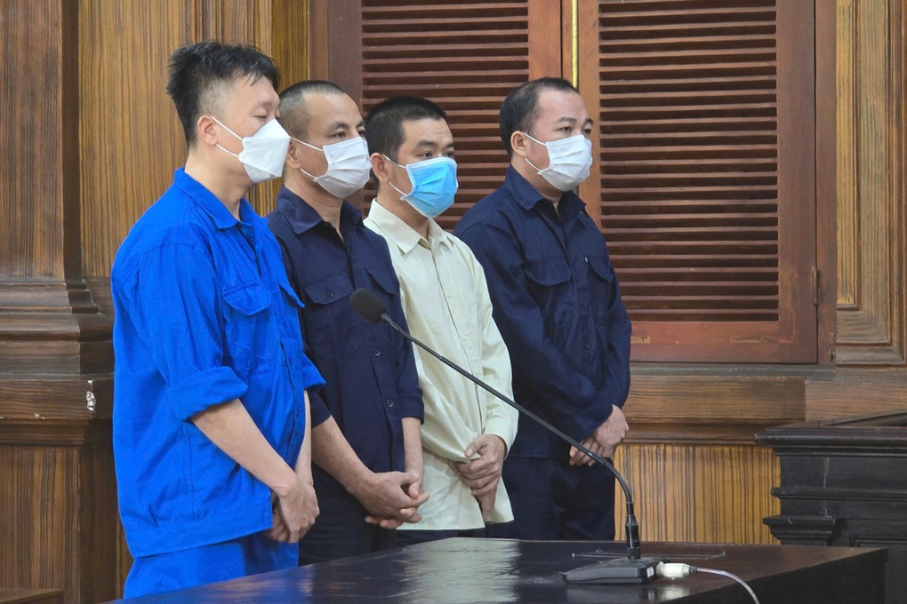 Cựu cán bộ hải quan giúp cán bộ chống buôn lậu đi buôn lậu - 1 Cựu cán bộ hải quan giúp cán bộ chống buôn lậu đi buôn lậu - 1
