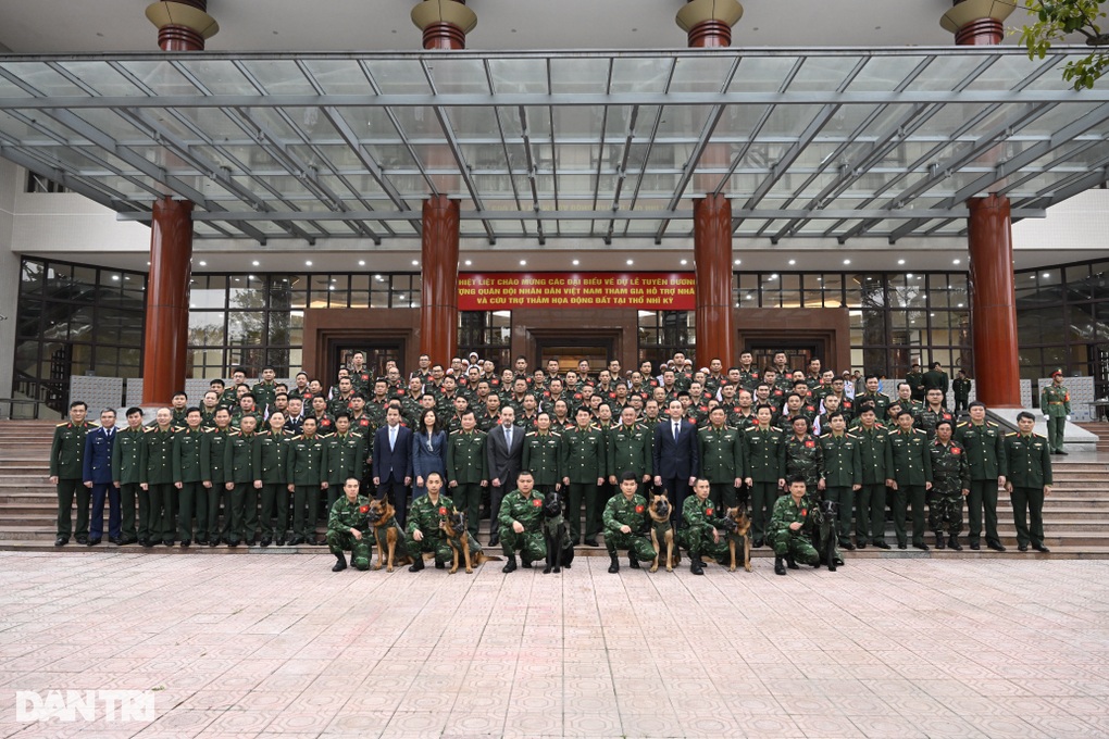 Tuyên dương đoàn quân đội tham gia cứu hộ, cứu nạn ở Thổ Nhĩ Kỳ - 1 Tuyên dương đoàn quân đội tham gia cứu hộ, cứu nạn ở Thổ Nhĩ Kỳ - 1