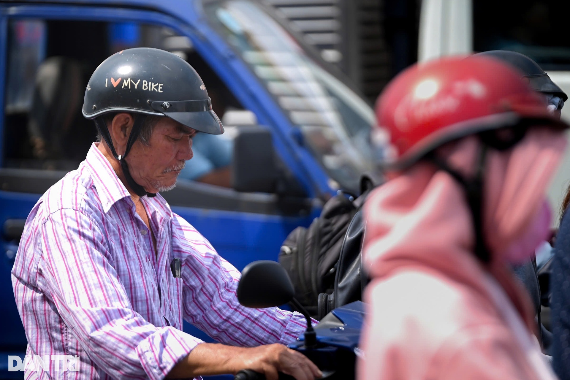 Hàng nghìn phương tiện kẹt cứng ở cửa ngõ sân bay Tân Sơn Nhất - 5