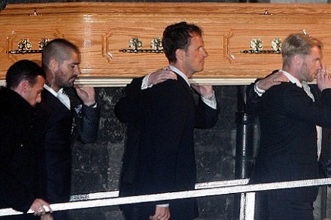 Nhóm Boyzone thức qua đêm bên lĩnh cữu Stephen Gately