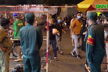 Phong tỏa con hẻm ở trung tâm Sài Gòn