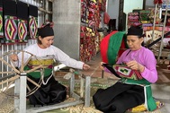 Người phụ nữ Mường với đam mê phát triển nghề dệt thổ cẩm