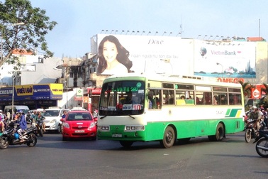 Vụ "làm luật" ở bến xe buýt: Đình chỉ nhiều cán bộ điều hành xe buýt