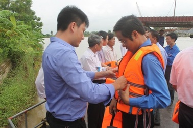 Tuổi trẻ đất Cảng chung tay xây “bến đò ngang an toàn”