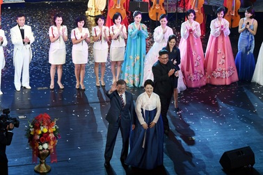 Lãnh đạo Hàn - Triều cùng xem hòa nhạc, dự tiệc tối