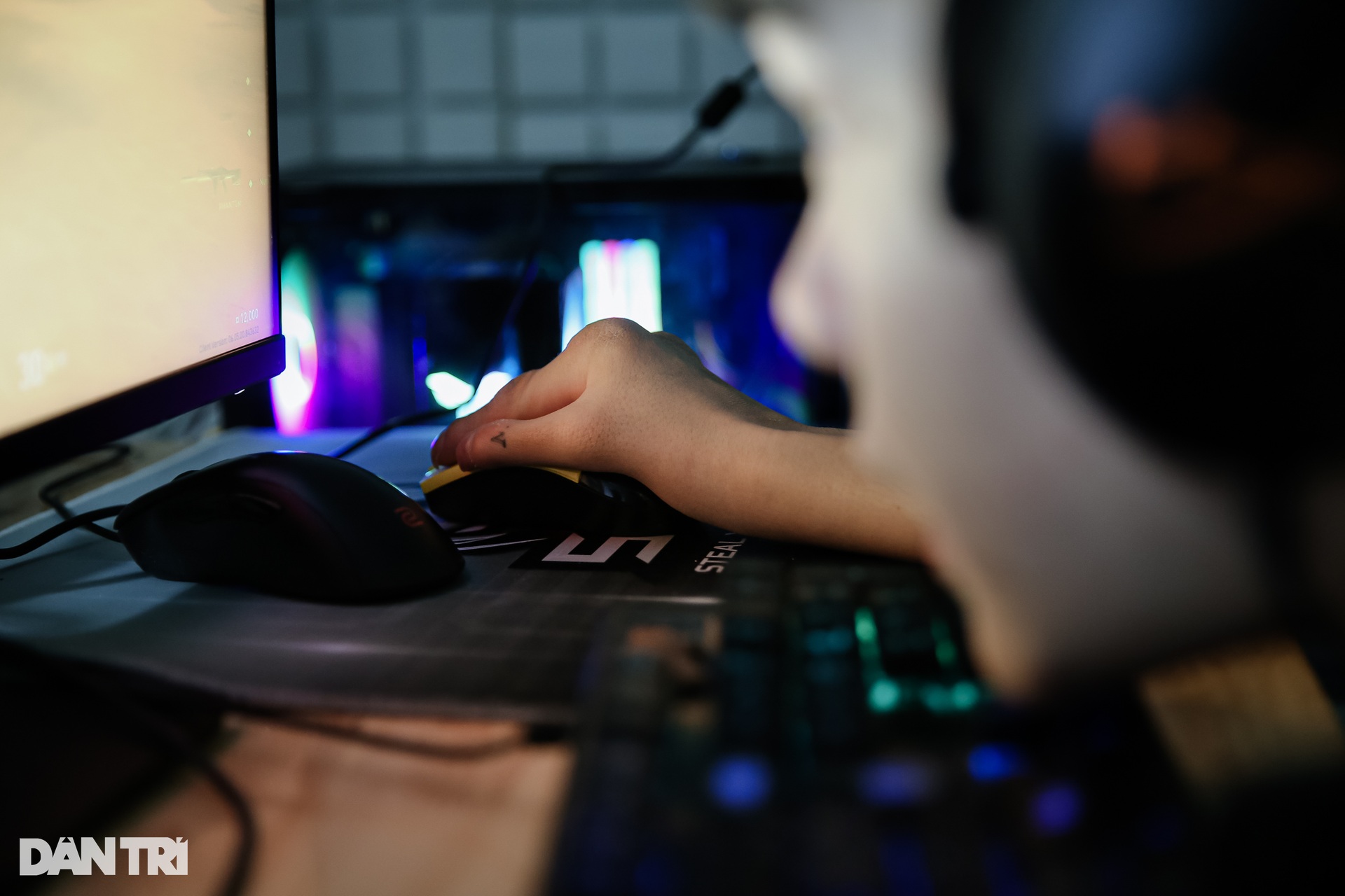 Độc đáo streamer chơi game xuất sắc bằng... cằm - 4 Độc đáo streamer chơi game xuất sắc bằng... cằm - 4