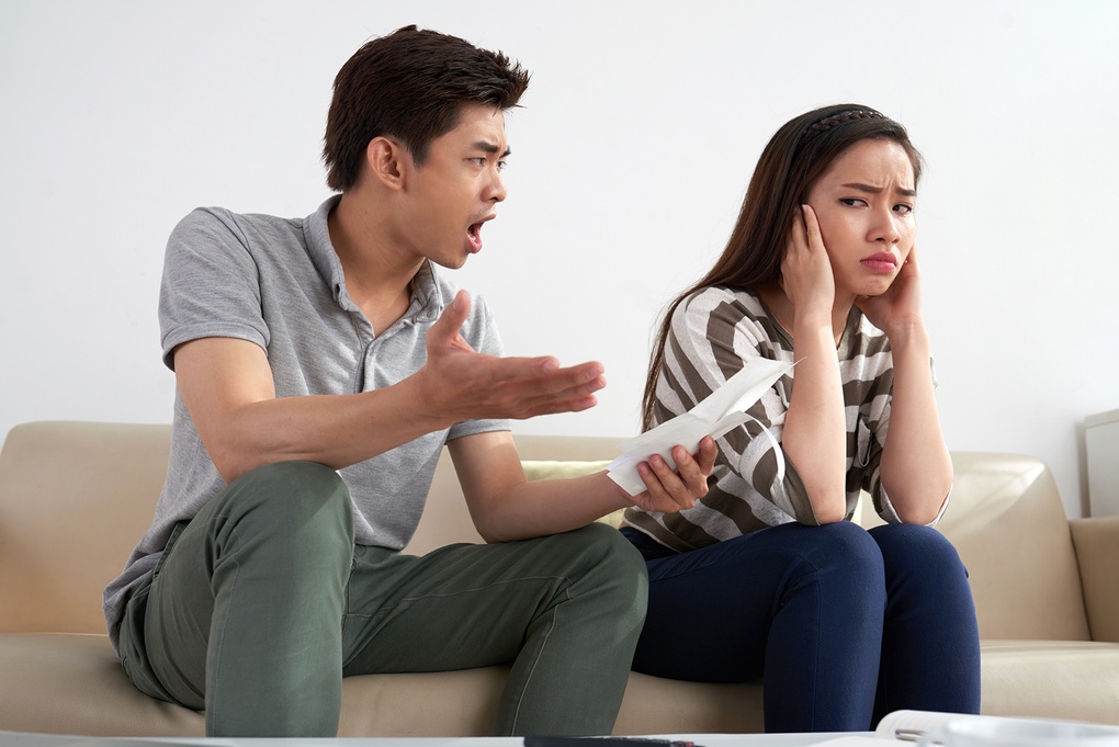 Được bạn trai bao nuôi, tôi như kẻ ngốc khi làm việc cho anh để trả nợ - 1 Được bạn trai bao nuôi, tôi như kẻ ngốc khi làm việc cho anh để trả nợ - 1