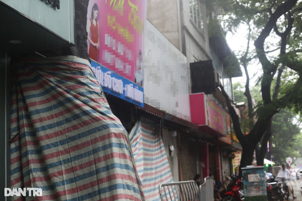 Vụ cháy cửa hàng đồ chơi ở Hà Nội: Ba người thoát nạn sang nhà hàng xóm - 3