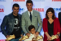 Dính nghi án hiếp dâm, C.Ronaldo vẫn được tôn vinh tại quê nhà