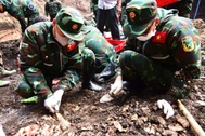 Tìm thấy 17 bộ hài cốt liệt sĩ tại rãnh mộ mới ở Công viên Lê Thị Riêng